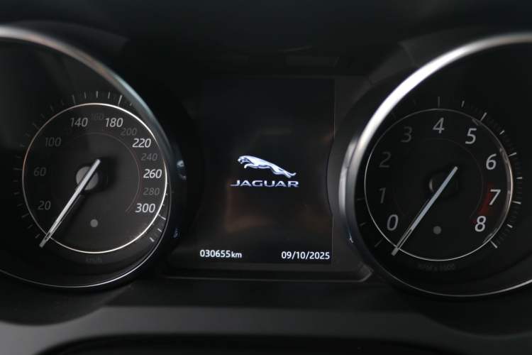Used Jaguar F-TYPE 2016 3.0 SC S Four-Wheel-Drive Hardtop Version Interior 1