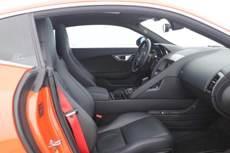 Used Jaguar F-TYPE 2016 3.0 SC S Four-Wheel-Drive Hardtop Version Interior 6