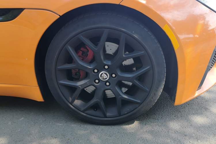 Used Jaguar F-TYPE 2016 3.0 SC Hardtop Version Right Front Wheel Hub
