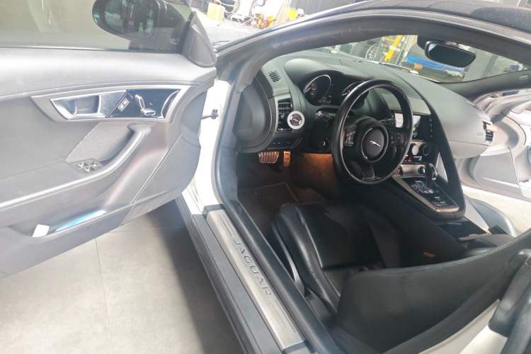 Used Jaguar F-TYPE 2016 3.0 SC Hardtop Version Driver Seat