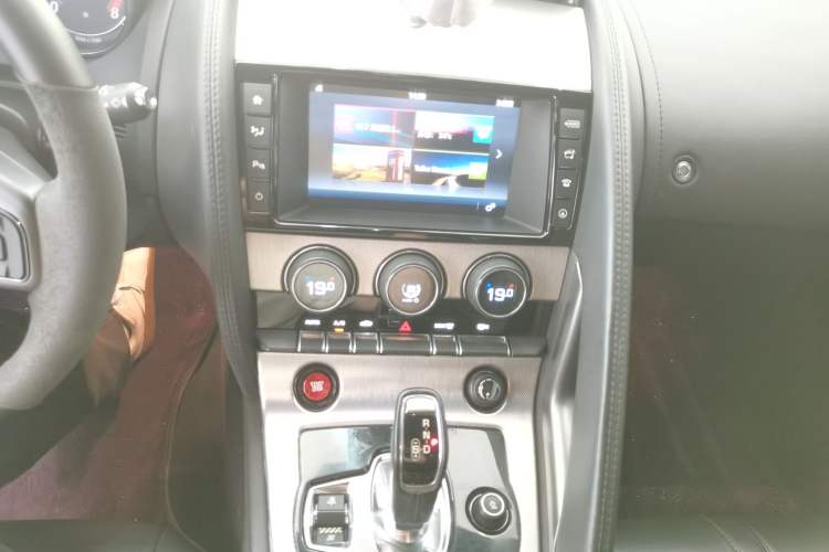 Used Jaguar F-TYPE 2016 3.0 SC Hardtop Version Audio And AC Panel