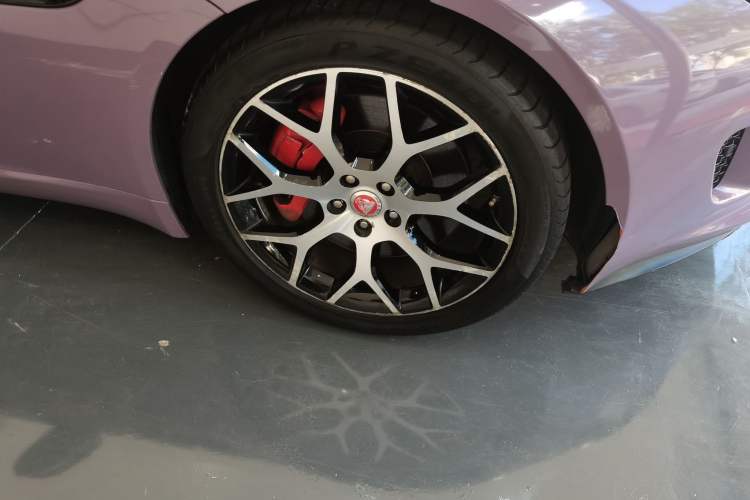 Used Jaguar F-TYPE 2016 3.0 SC Hardtop Version Right Front Wheel Hub