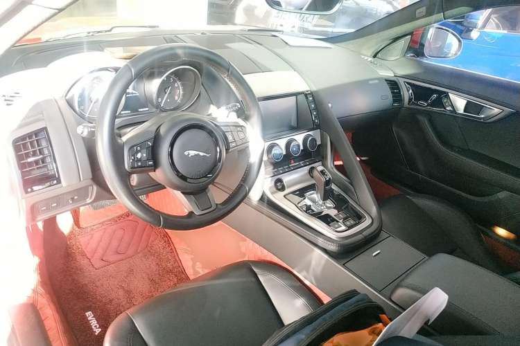 Used Jaguar F-TYPE 2016 3.0 SC Hardtop Version Center Console