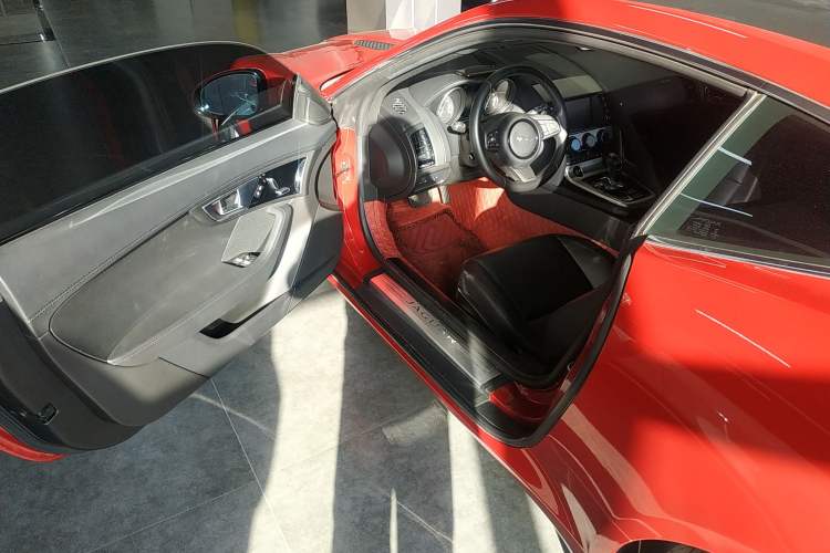 Used Jaguar F-TYPE 2016 3.0 SC Hardtop Version Driver Seat