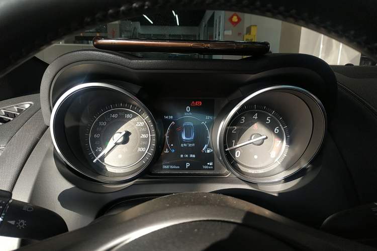 Used Jaguar F-TYPE 2016 3.0 SC Hardtop Version Instrument Cluster