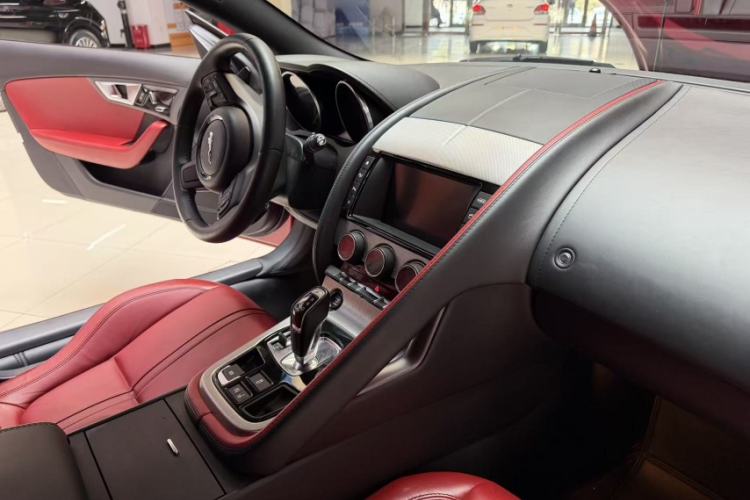 Used Jaguar F-TYPE 2016 3.0 SC Hardtop Version Interior 3