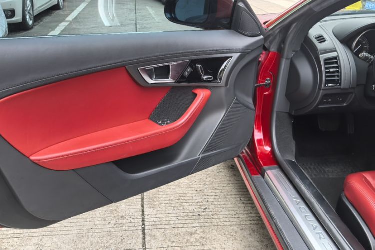 Used Jaguar F-TYPE 2016 3.0 SC Hardtop Version Interior 6