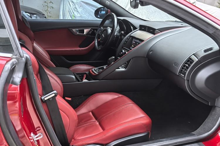 Used Jaguar F-TYPE 2016 3.0 SC Hardtop Version Interior 7