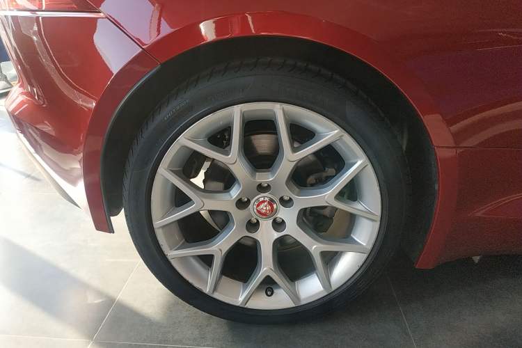 Used Jaguar F-TYPE 2016 3.0 SC Hardtop Version Right Rear Wheel Hub