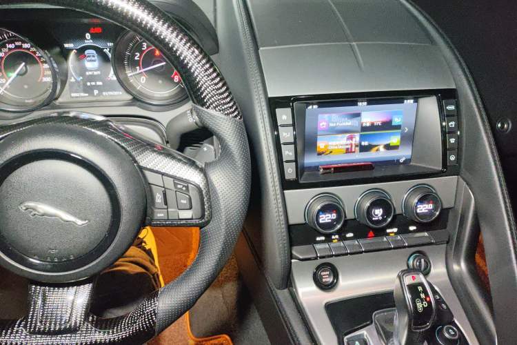 Used Jaguar F-TYPE 2016 3.0 SC Convertible Edition Audio And AC Panel