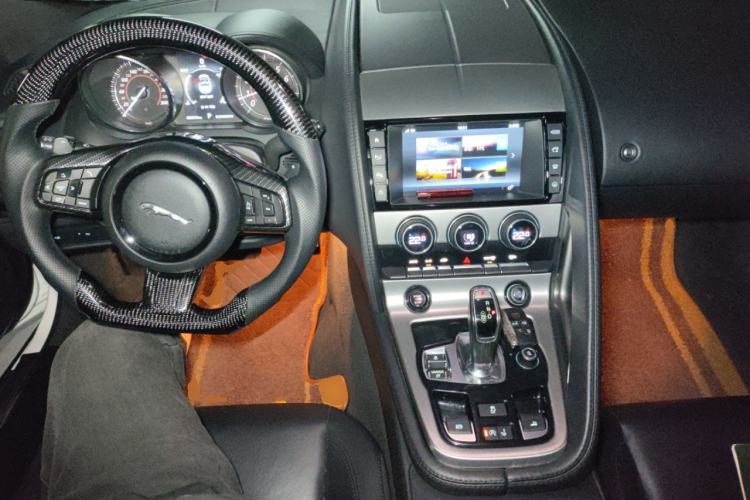 Used Jaguar F-TYPE 2016 3.0 SC Convertible Edition Center Console