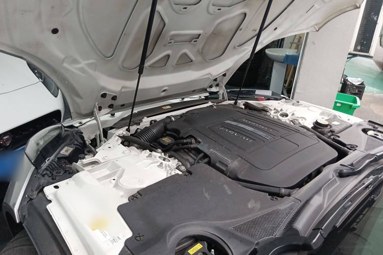 Used Jaguar F-TYPE 2016 3.0 SC Hardtop Version Engine Bay