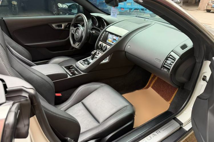 Used Jaguar F-TYPE 2016 3.0 SC Convertible Edition Interior 2