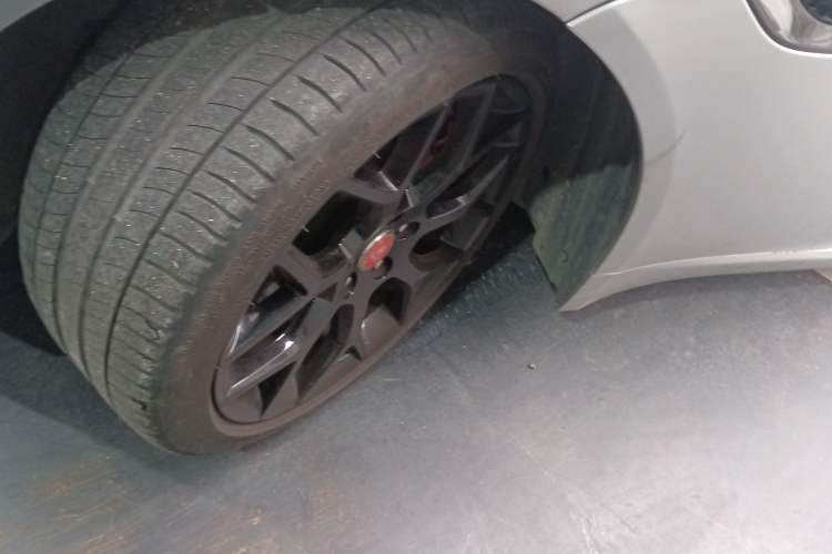 Used Jaguar F-TYPE 2016 3.0 SC Hardtop Version Left Front Wheel Hub