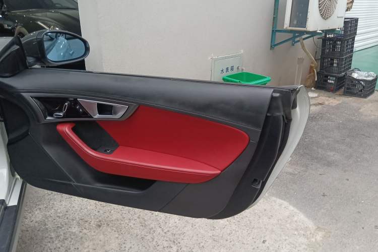 Used Jaguar F-TYPE 2016 3.0 SC Hardtop Version Right Front Door Interior