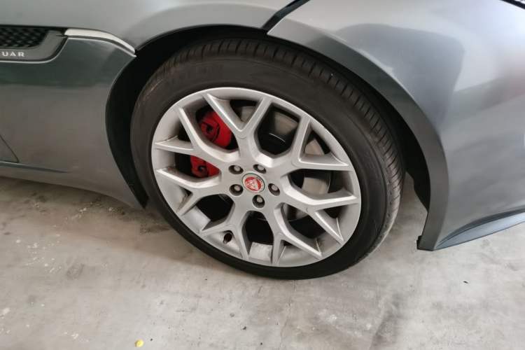 Used Jaguar F-TYPE 2016 3.0 SC Hardtop Version Right Front Wheel Hub