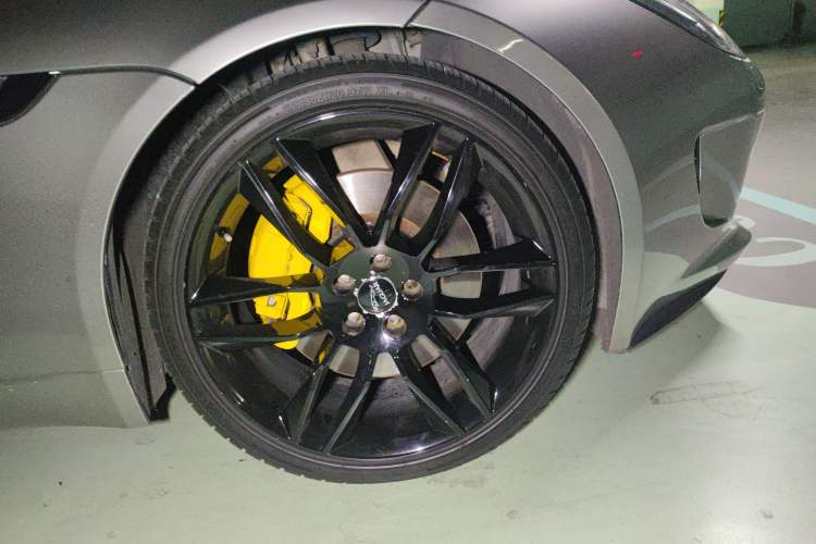 Used Jaguar F-TYPE 2016 3.0 SC Convertible Edition Right Front Wheel Hub