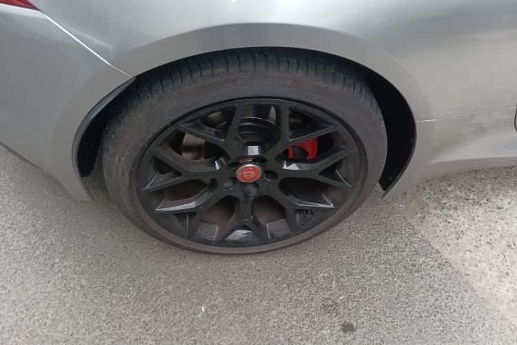 Used Jaguar F-TYPE 2016 3.0 SC Hardtop Version Right Rear Wheel Hub