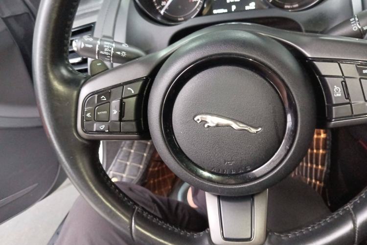 Used Jaguar F-TYPE 2016 3.0 SC Hardtop Version Steering Wheel