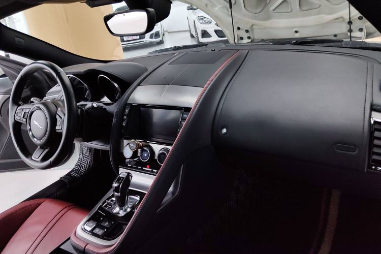 Used Jaguar F-TYPE 2016 3.0 SC Hardtop Version Center Console