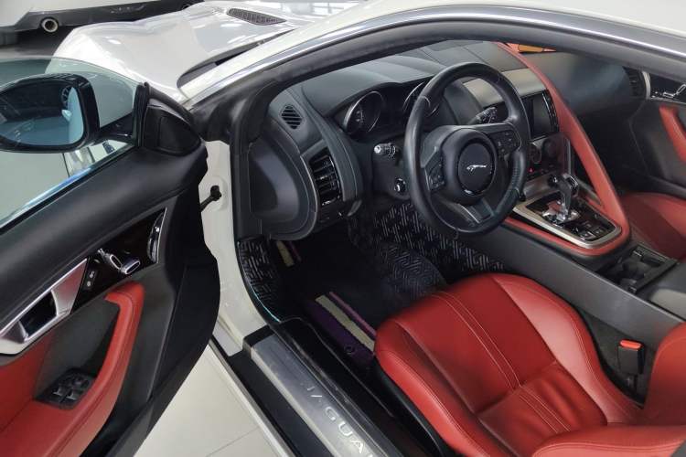 Used Jaguar F-TYPE 2016 3.0 SC Hardtop Version Driver Seat
