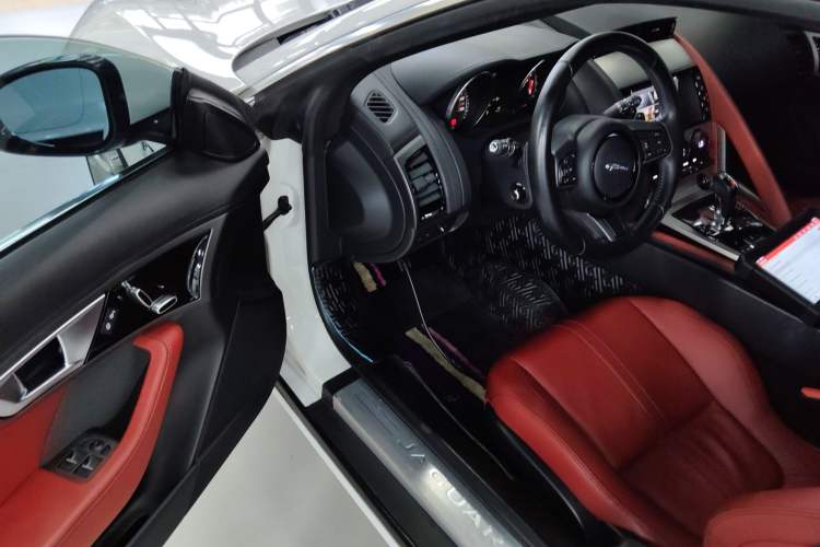 Used Jaguar F-TYPE 2016 3.0 SC Hardtop Version Driver Seat