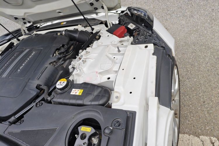 Used Jaguar F-TYPE 2016 3.0 SC Hardtop Version Engine Bay Right