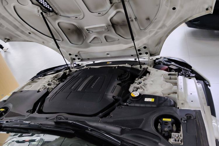 Used Jaguar F-TYPE 2016 3.0 SC Hardtop Version Engine Bay