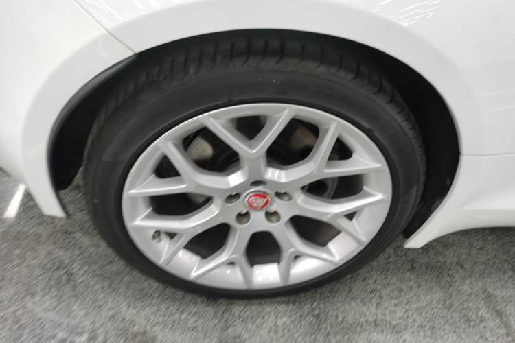 Used Jaguar F-TYPE 2016 3.0 SC Hardtop Version Exterior 8