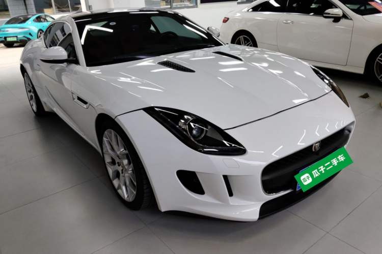 Used Jaguar F-TYPE 2016 3.0 SC Hardtop Version Front Right 45 Deg