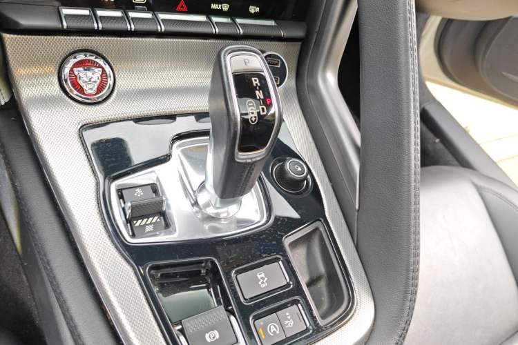 Used Jaguar F-TYPE 2016 3.0 SC Hardtop Version Gear Lever