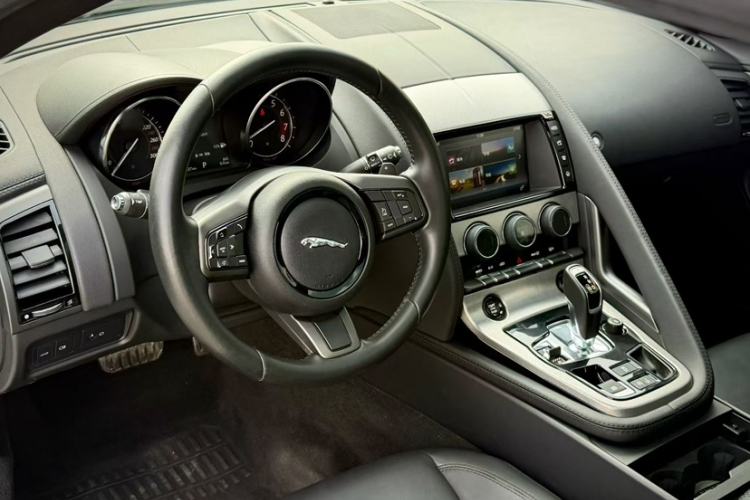 Used Jaguar F-TYPE 2016 3.0 SC Hardtop Version Interior 2