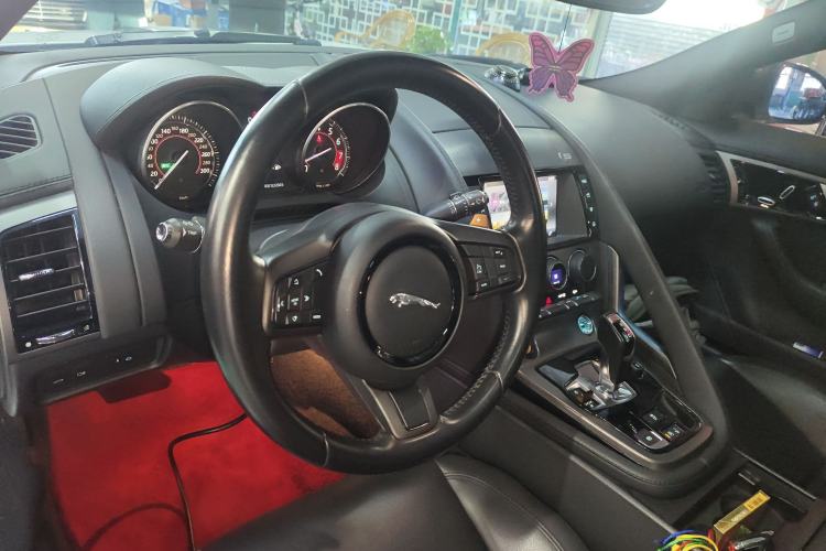 Used Jaguar F-TYPE 2016 3.0 SC S Hardtop Version Interior 2