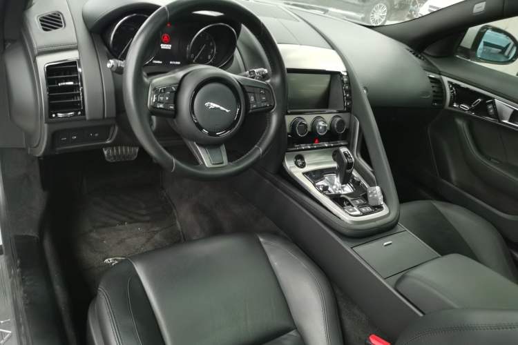 Used Jaguar F-TYPE 2016 3.0 SC Hardtop Version Interior 2