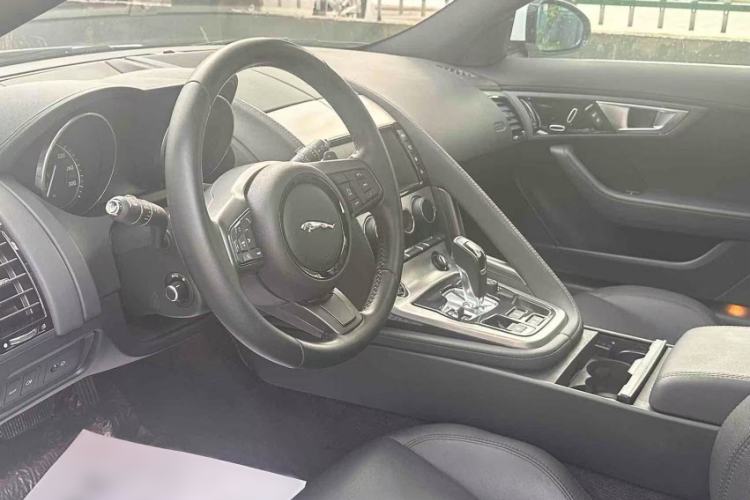 Used Jaguar F-TYPE 2016 3.0 SC Hardtop Version Interior 3