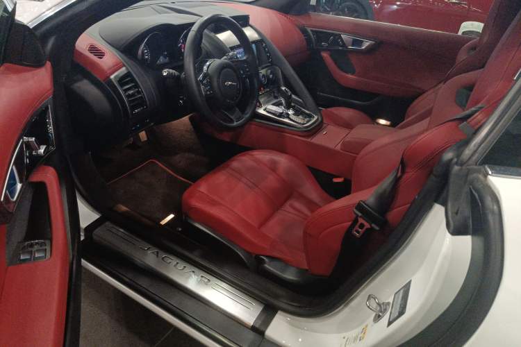 Used Jaguar F-TYPE 2016 3.0 SC Hardtop Version Interior 3