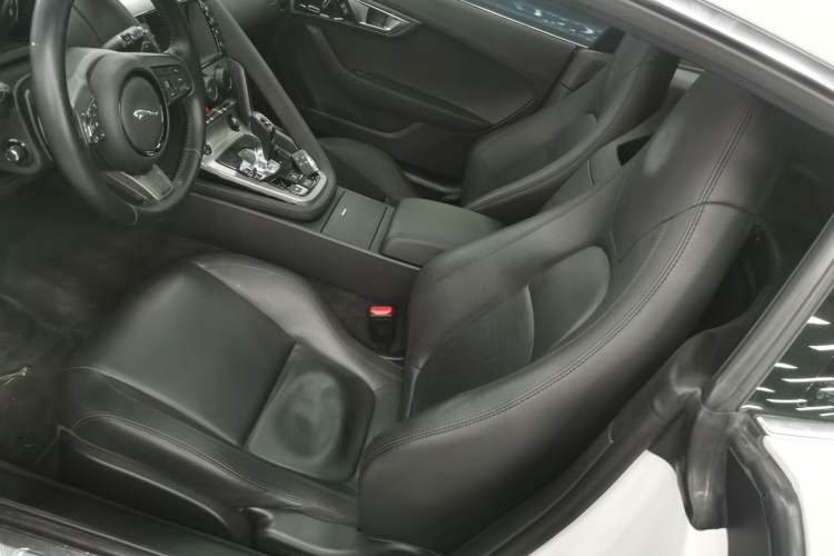 Used Jaguar F-TYPE 2016 3.0 SC Hardtop Version Interior 4