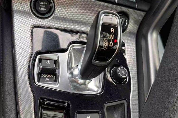 Used Jaguar F-TYPE 2016 3.0 SC Hardtop Version Interior 4
