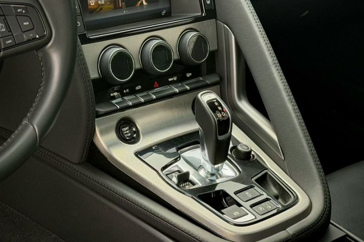 Used Jaguar F-TYPE 2016 3.0 SC Hardtop Version Interior 5
