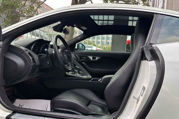 Used Jaguar F-TYPE 2016 3.0 SC Hardtop Version Interior 5