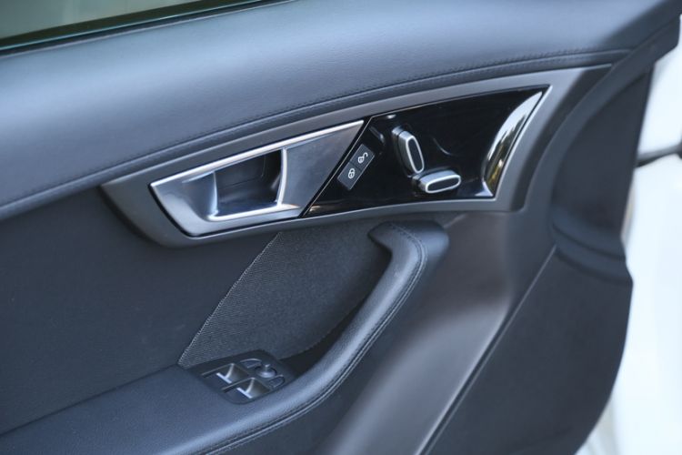Used Jaguar F-TYPE 2016 3.0 SC Hardtop Version Interior 6