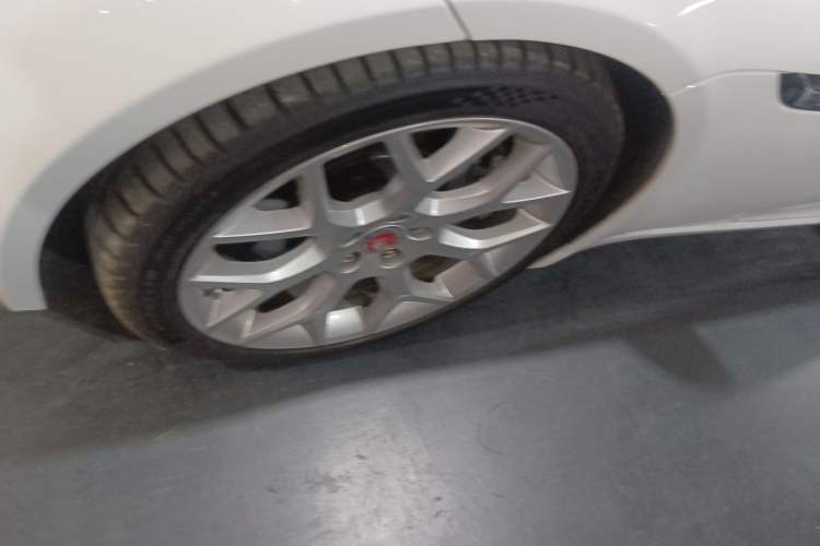 Used Jaguar F-TYPE 2016 3.0 SC Hardtop Version Left Front Wheel Hub