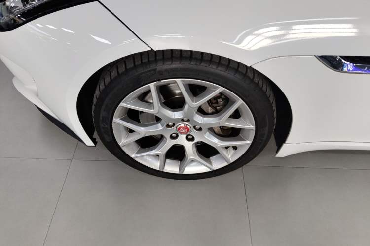 Used Jaguar F-TYPE 2016 3.0 SC Hardtop Version Left Front Wheel Hub