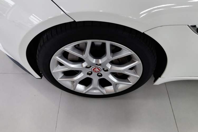 Used Jaguar F-TYPE 2016 3.0 SC Hardtop Version Left Front Wheel Hub