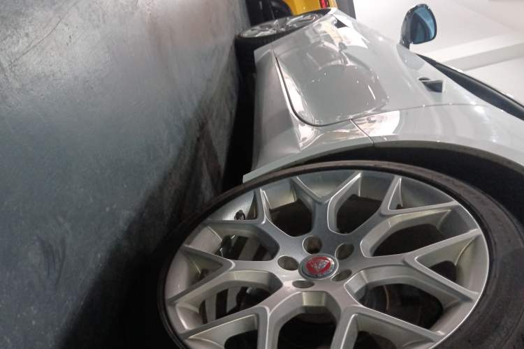 Used Jaguar F-TYPE 2016 3.0 SC Hardtop Version Left Side Sill