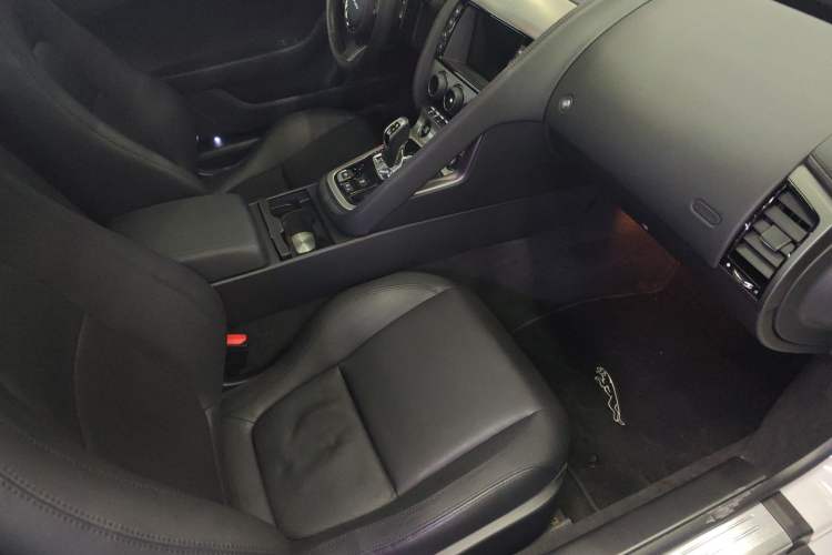 Used Jaguar F-TYPE 2016 3.0 SC Hardtop Version Right Front Seat