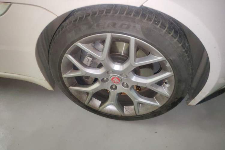 Used Jaguar F-TYPE 2016 3.0 SC Hardtop Version Right Front Wheel Hub