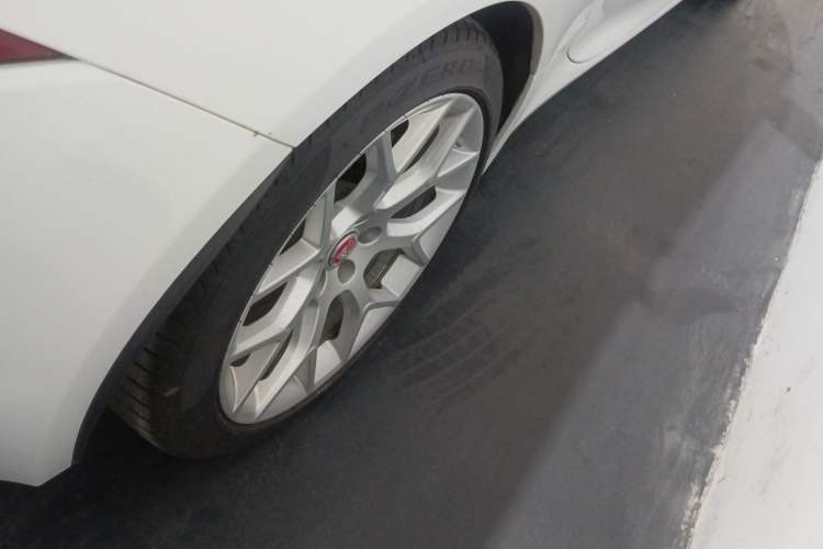 Used Jaguar F-TYPE 2016 3.0 SC Hardtop Version Right Rear Wheel Hub