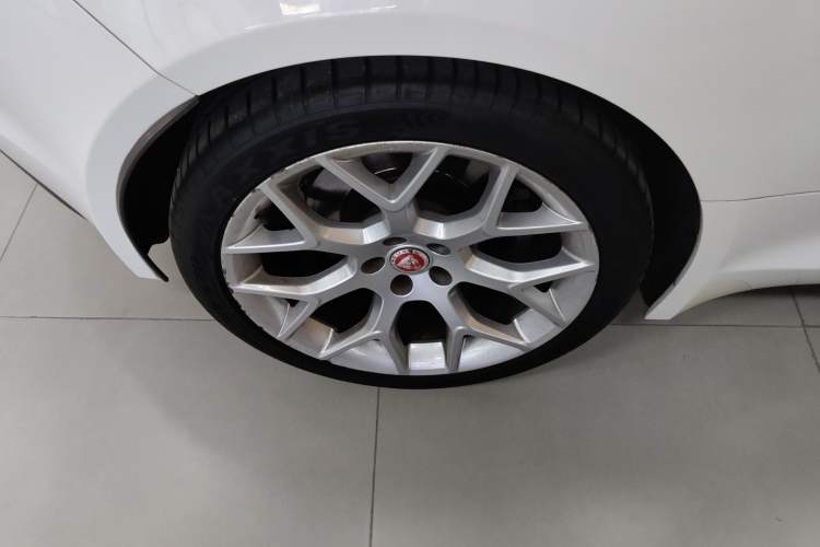 Used Jaguar F-TYPE 2016 3.0 SC Hardtop Version Right Rear Wheel Hub