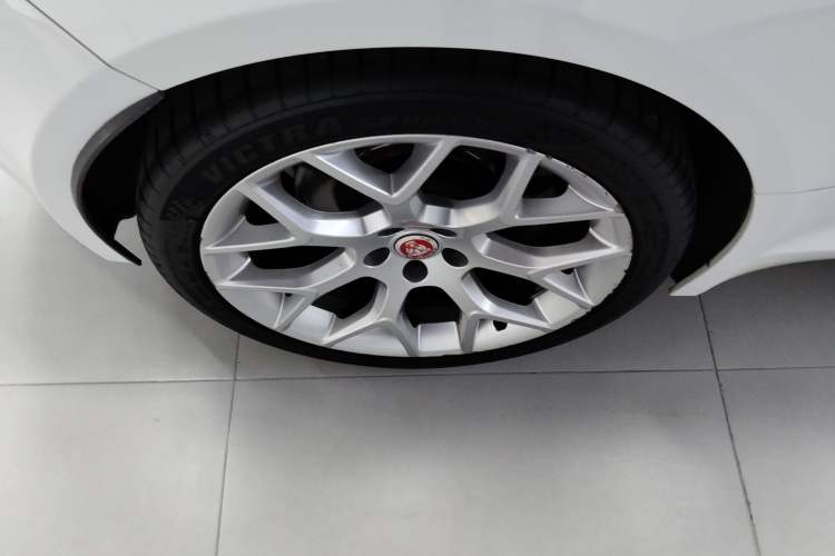 Used Jaguar F-TYPE 2016 3.0 SC Hardtop Version Right Rear Wheel Hub